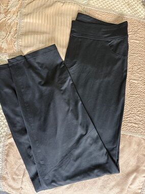 Solid Black Performance Leggings with Smooth Waistband